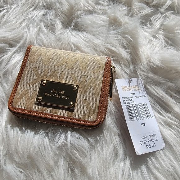 Michael Kors wallet - Picture 1 of 9